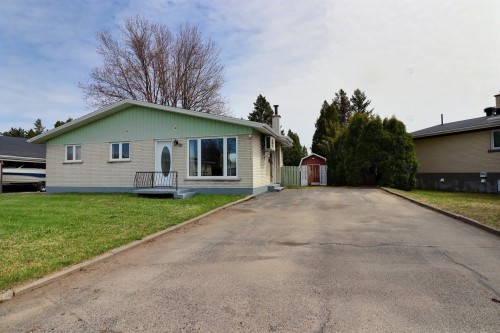 
															
													381
													
													Rue des Champs-Élysées
													
												
												Saguenay (Chicoutimi),
												QC 