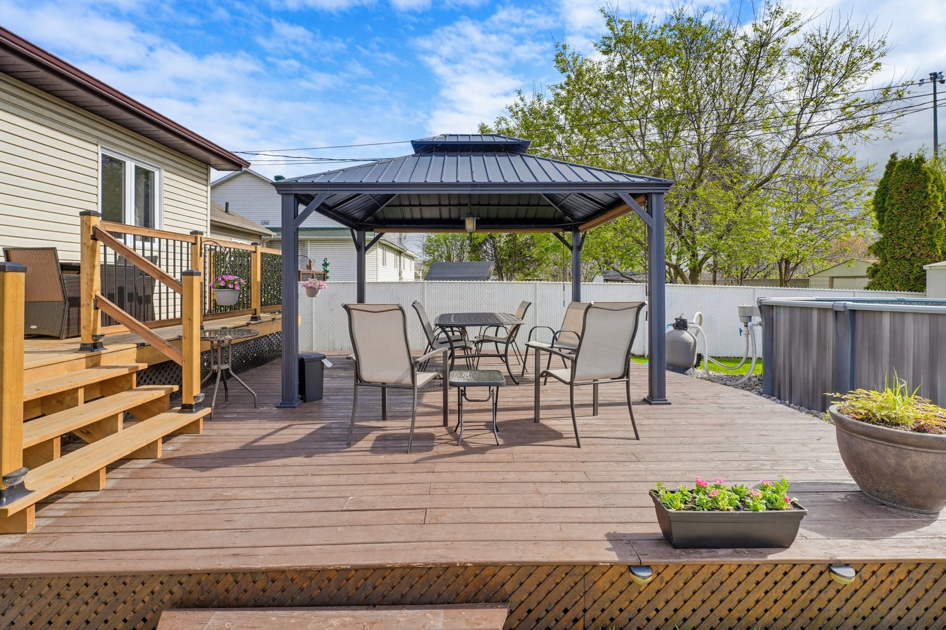 









23


Rue Homier

,
Gatineau (Gatineau),




QC
J8T8N9

