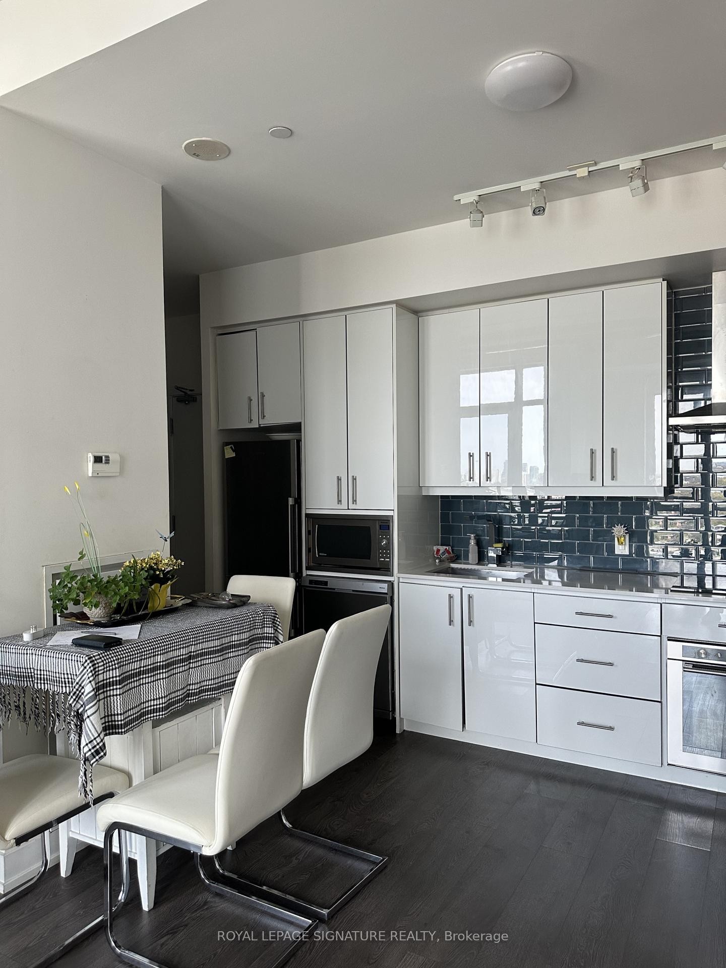 









75


The Donway

N/A West, 1001,
Toronto,




ON
M3C 2E9

