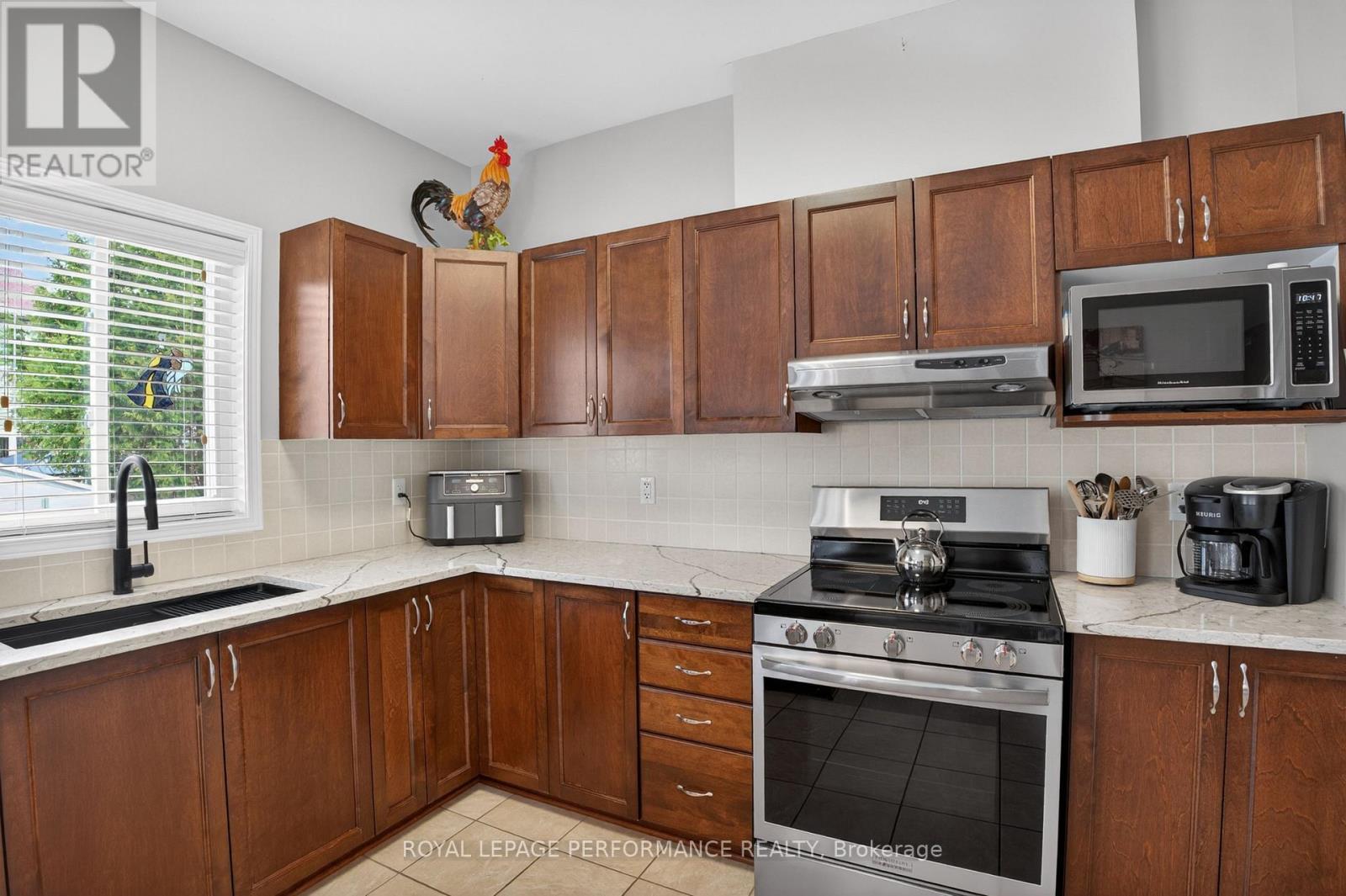 












112 JADE STREET

,
Clarence-Rockland,




Ontario
K4K0C8

