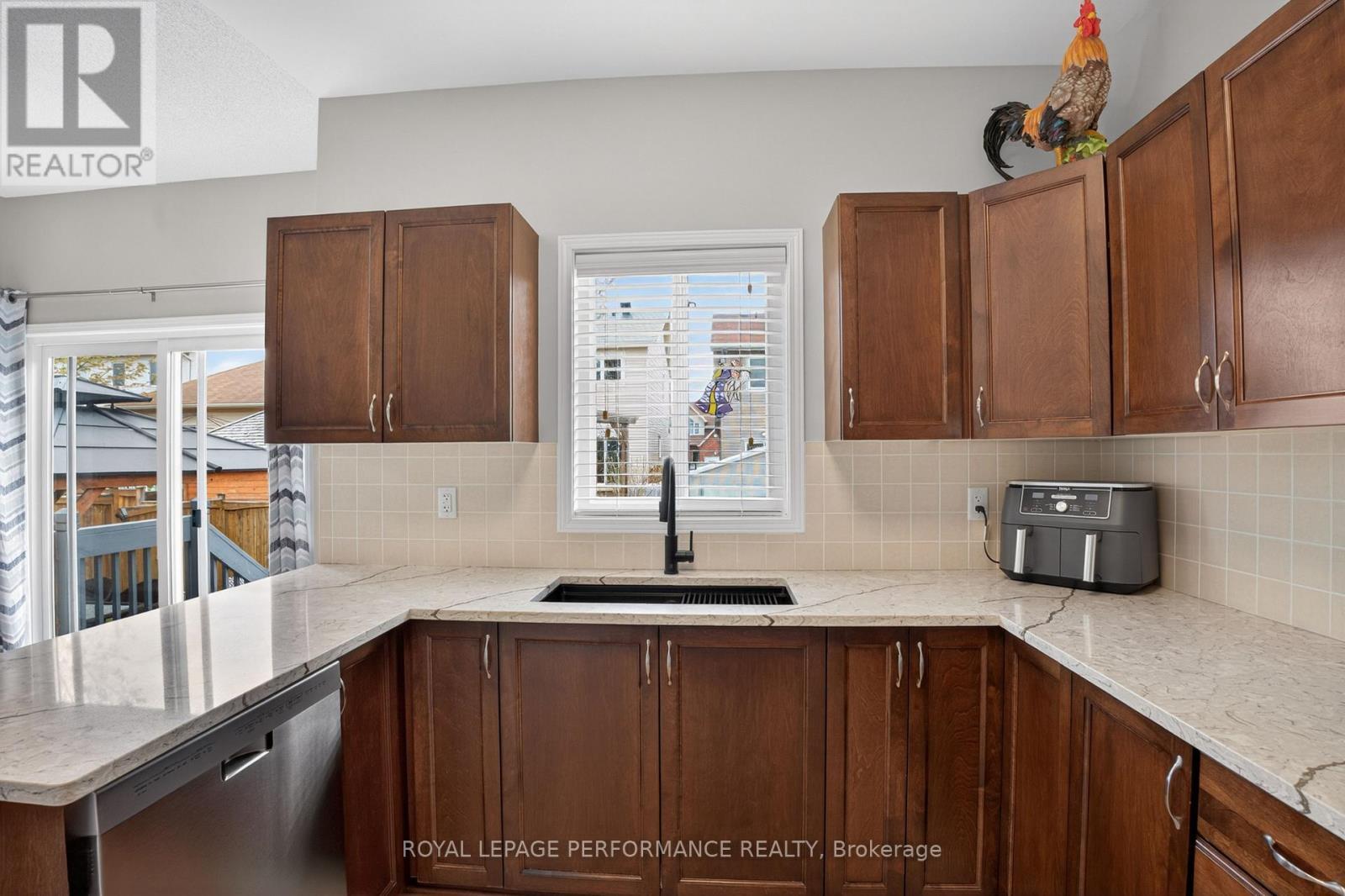 












112 JADE STREET

,
Clarence-Rockland,




Ontario
K4K0C8

