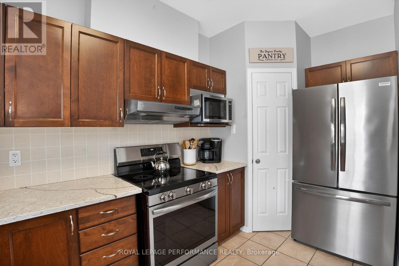 












112 JADE STREET

,
Clarence-Rockland,




Ontario
K4K0C8

