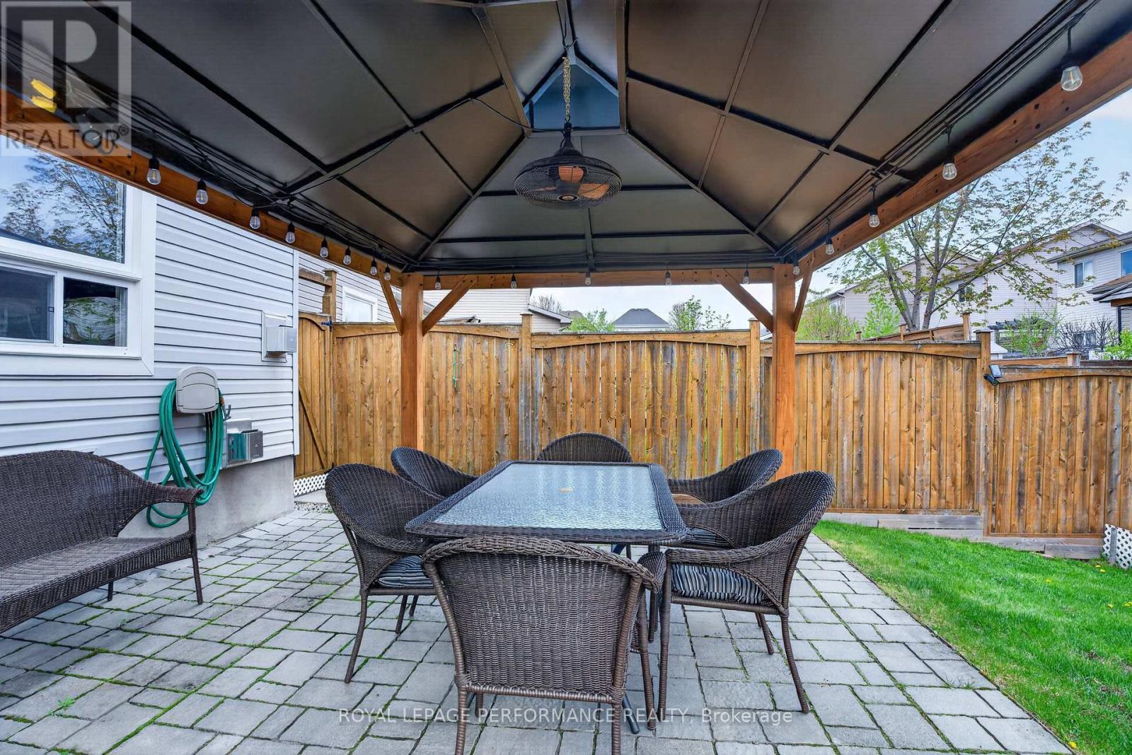 












112 JADE STREET

,
Clarence-Rockland,




Ontario
K4K0C8

