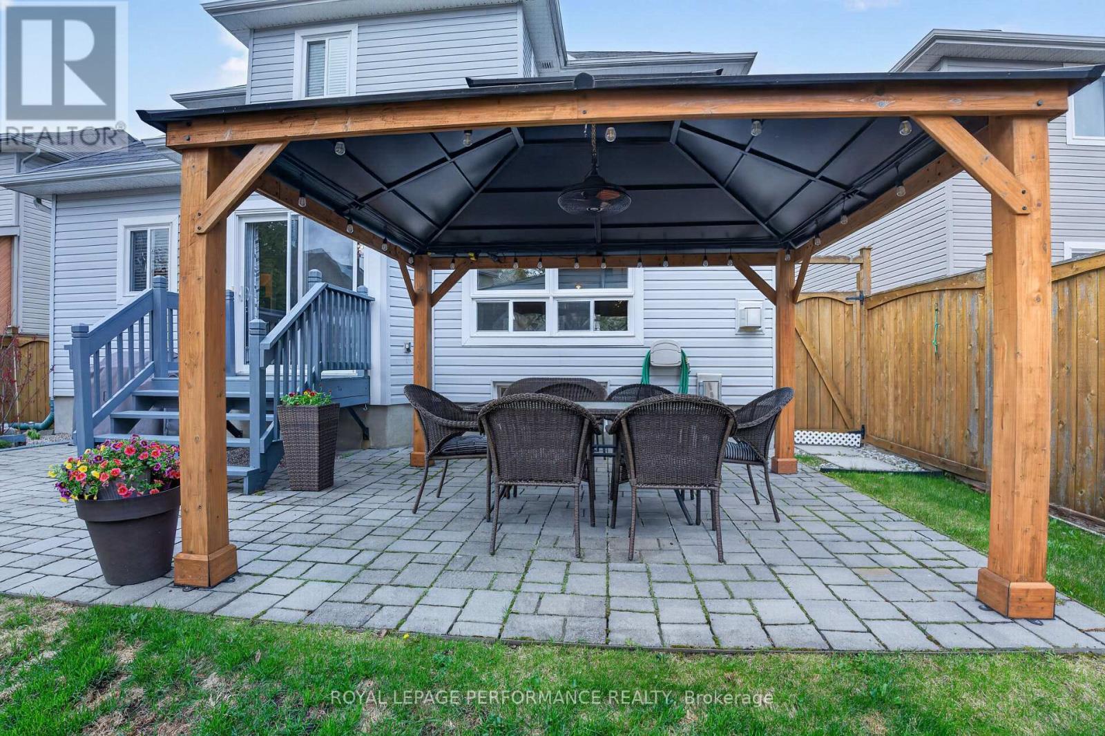 












112 JADE STREET

,
Clarence-Rockland,




Ontario
K4K0C8

