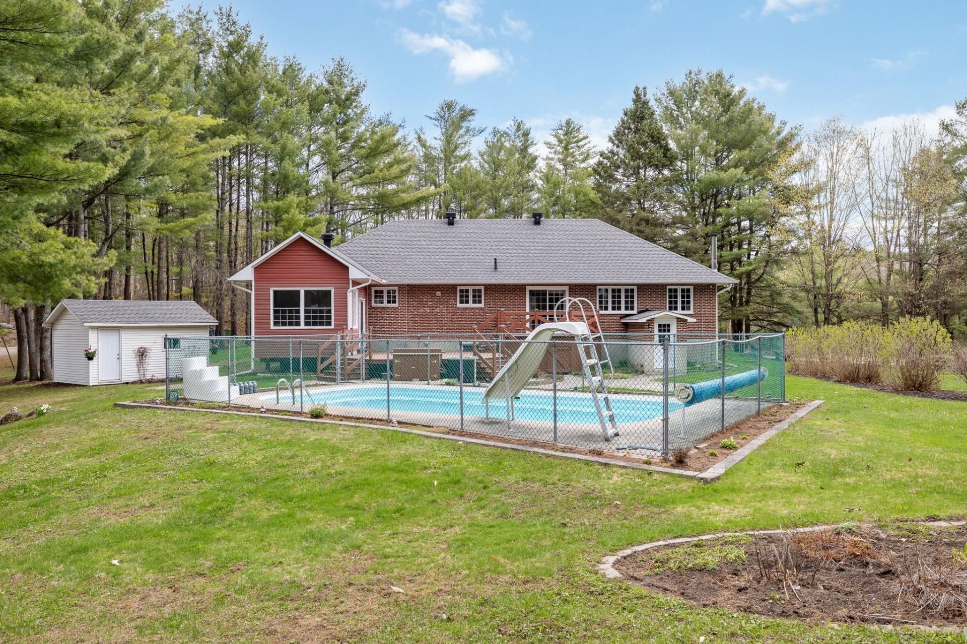 









240


Ch. Ste-Élisabeth

,
Cantley,




QC
J8V3G5


