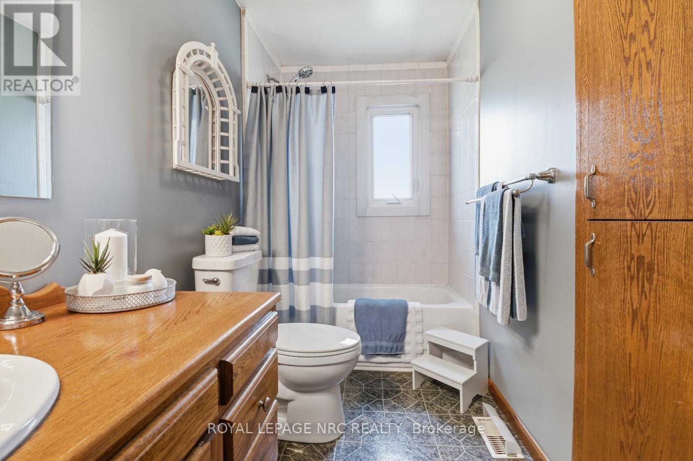 












10195 STANLEY AVENUE

,
Niagara Falls (Lyons Creek),




Ontario
L2E6S6

