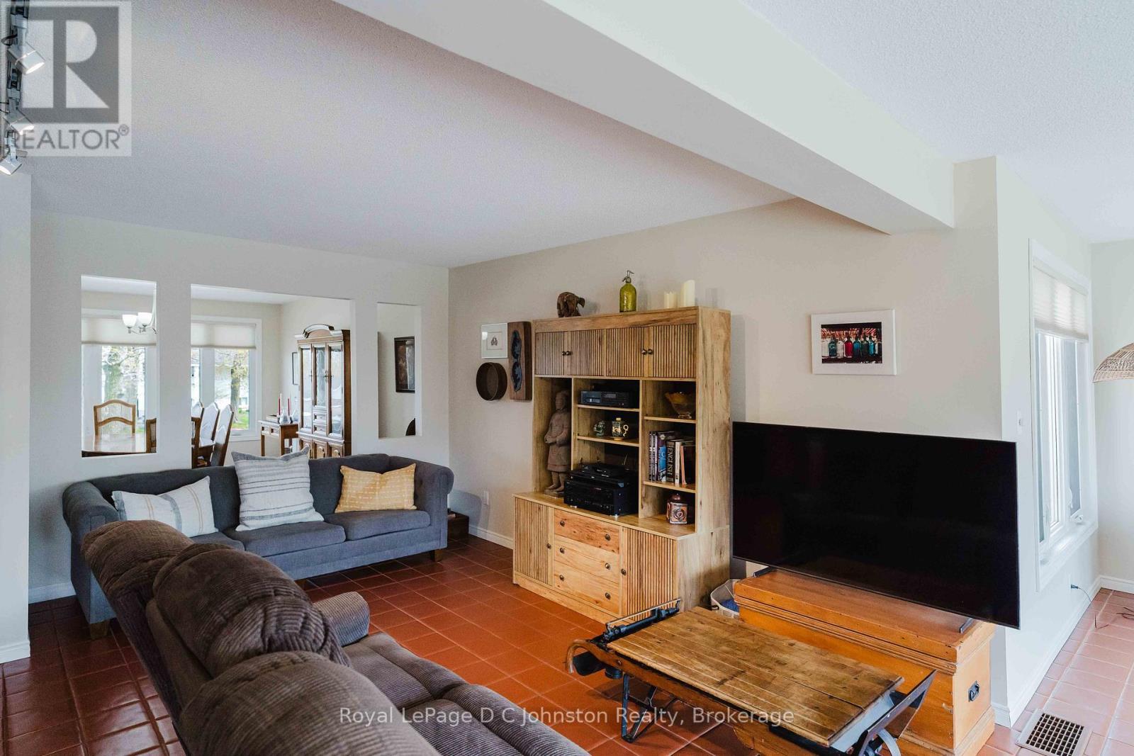 












343 MAPLE DRIVE

,
Saugeen Shores,




Ontario
N0H2C4

