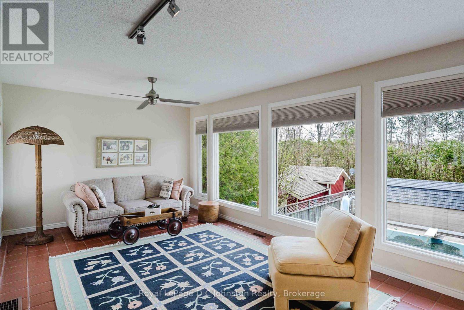 












343 MAPLE DRIVE

,
Saugeen Shores,




Ontario
N0H2C4


