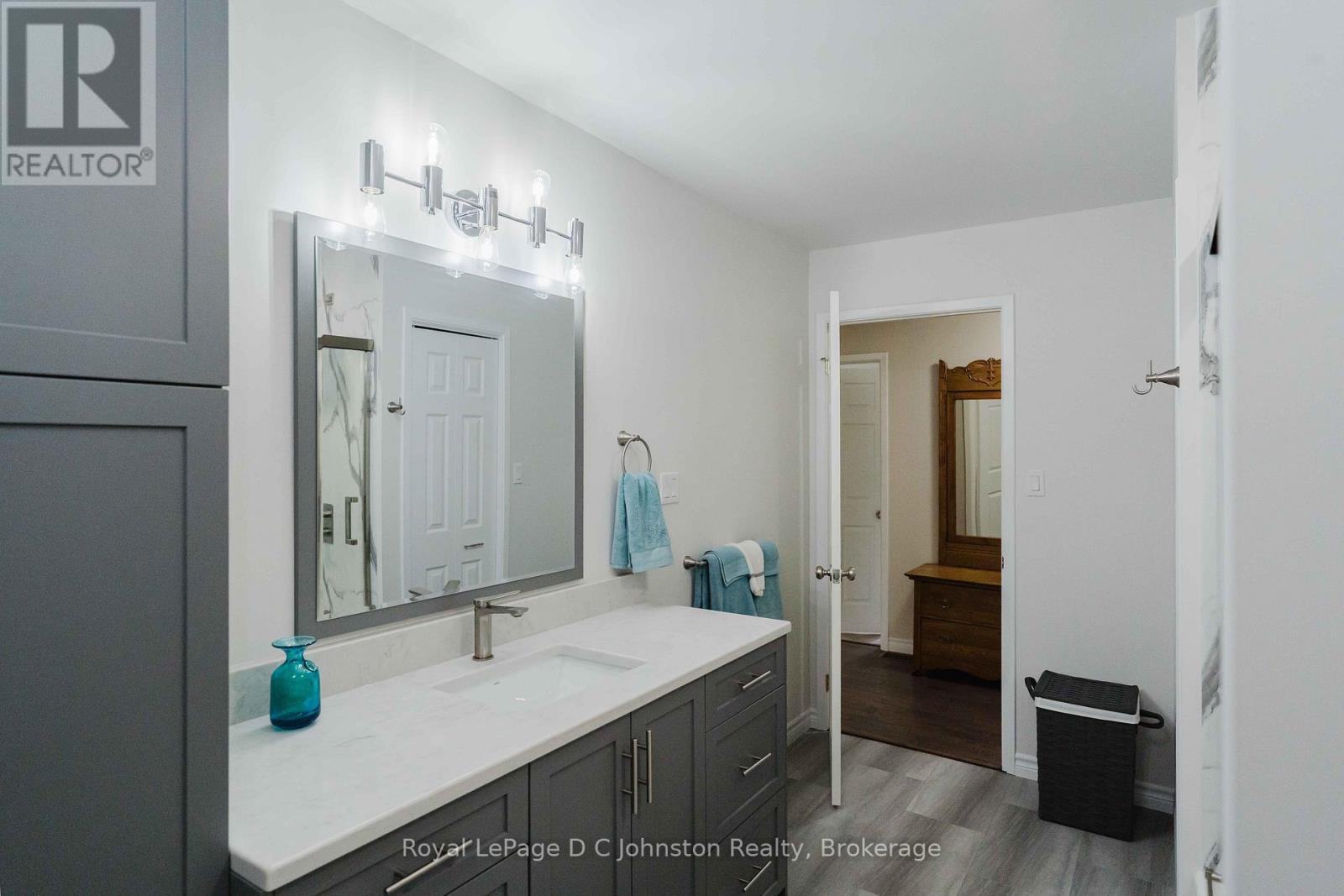 












343 MAPLE DRIVE

,
Saugeen Shores,




Ontario
N0H2C4

