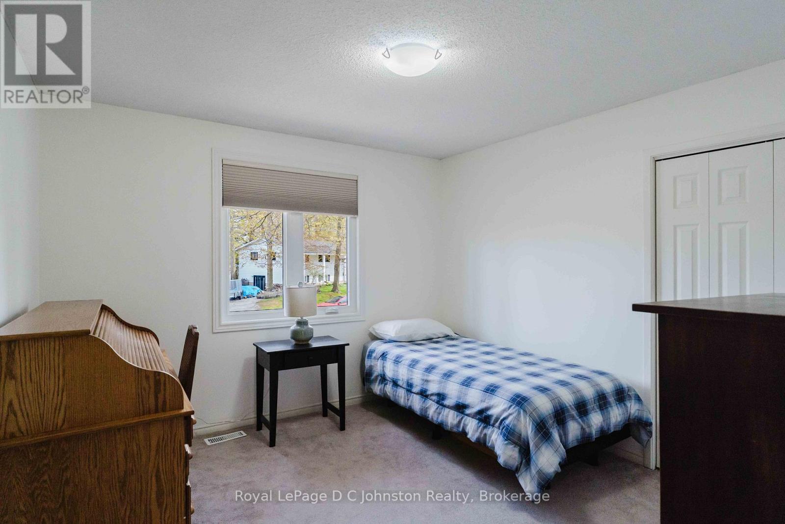 












343 MAPLE DRIVE

,
Saugeen Shores,




Ontario
N0H2C4

