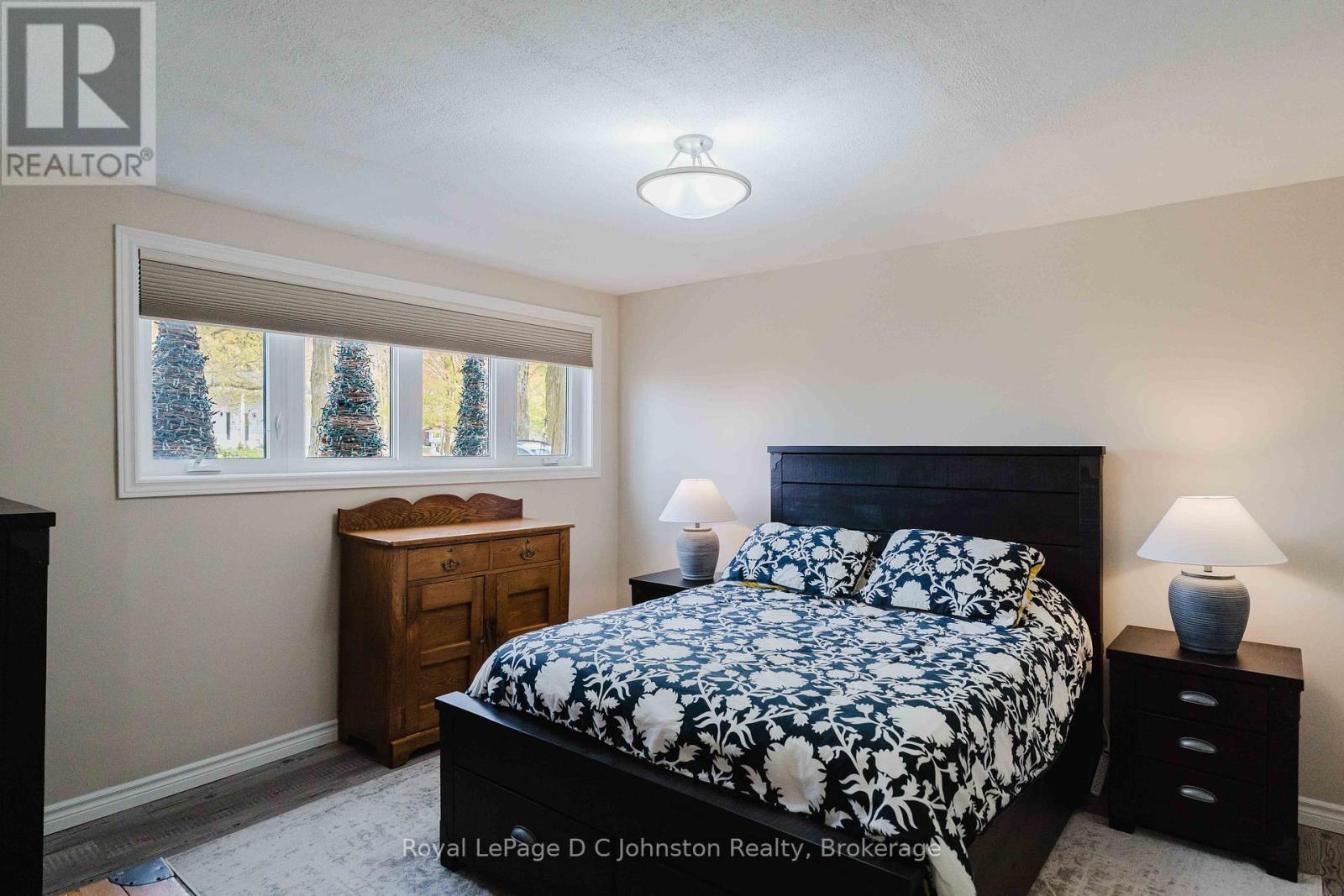 












343 MAPLE DRIVE

,
Saugeen Shores,




Ontario
N0H2C4

