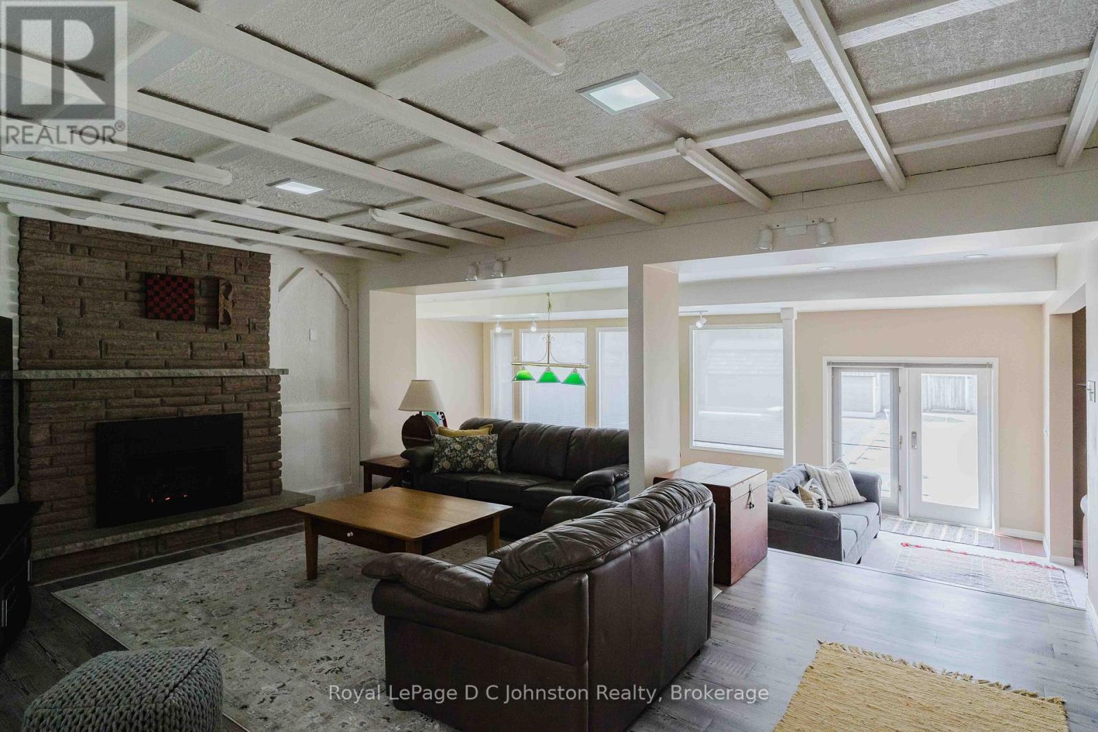 












343 MAPLE DRIVE

,
Saugeen Shores,




Ontario
N0H2C4

