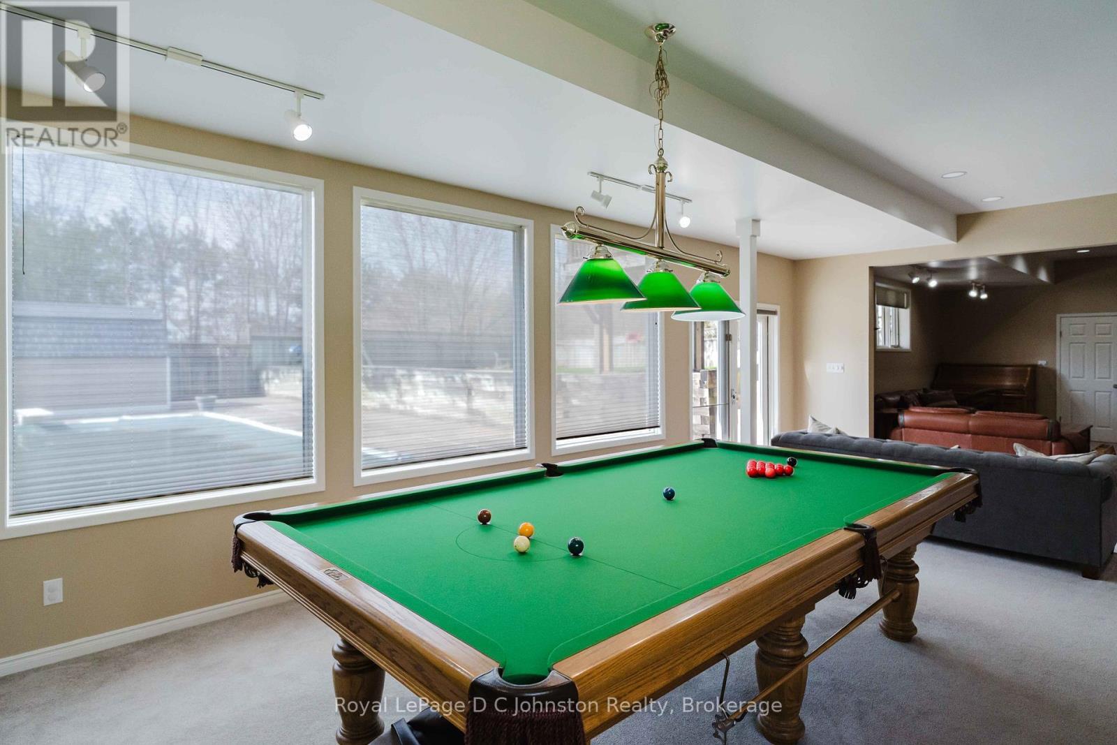 












343 MAPLE DRIVE

,
Saugeen Shores,




Ontario
N0H2C4

