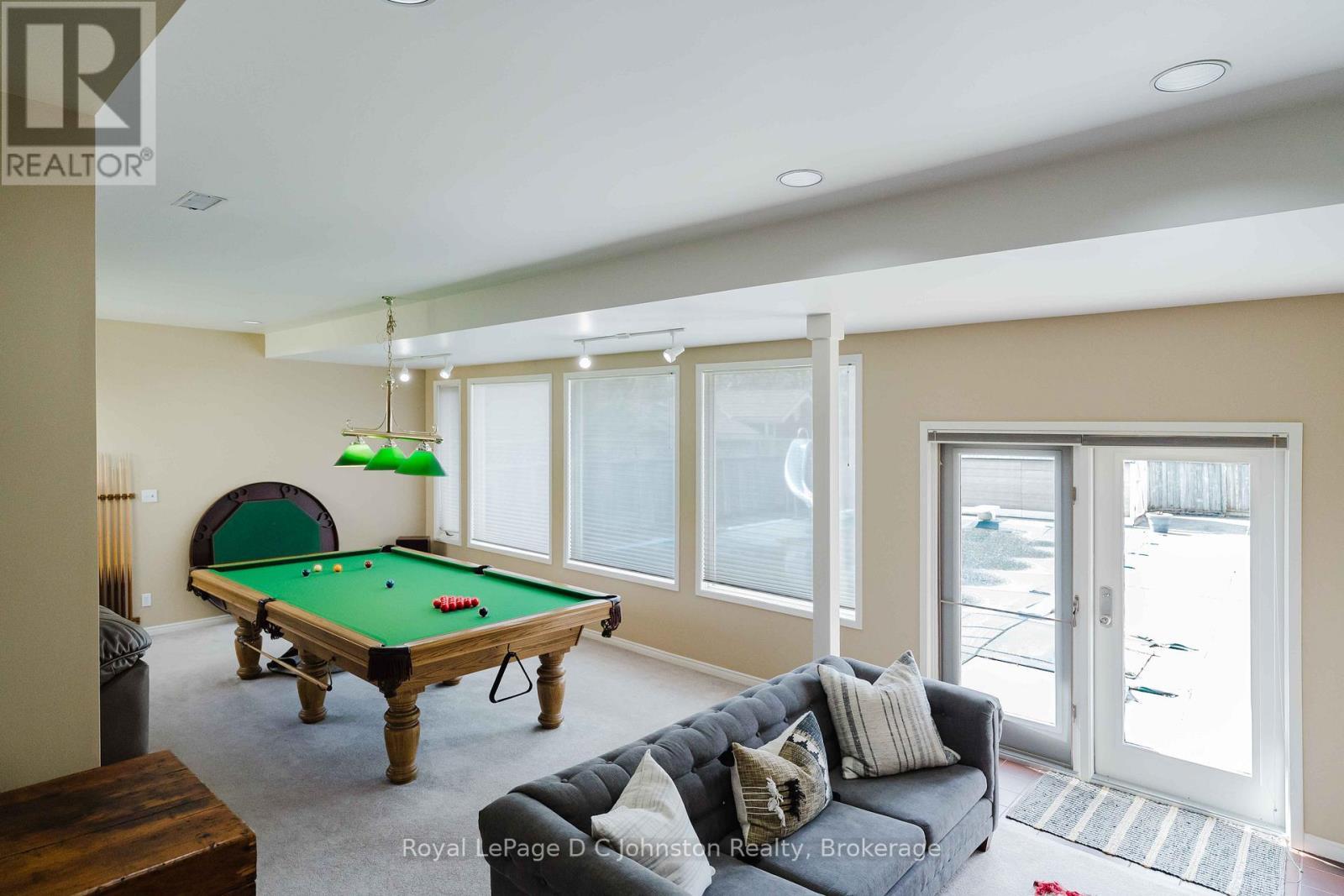 












343 MAPLE DRIVE

,
Saugeen Shores,




Ontario
N0H2C4

