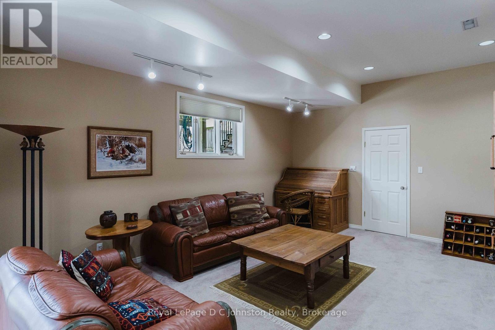 












343 MAPLE DRIVE

,
Saugeen Shores,




Ontario
N0H2C4

