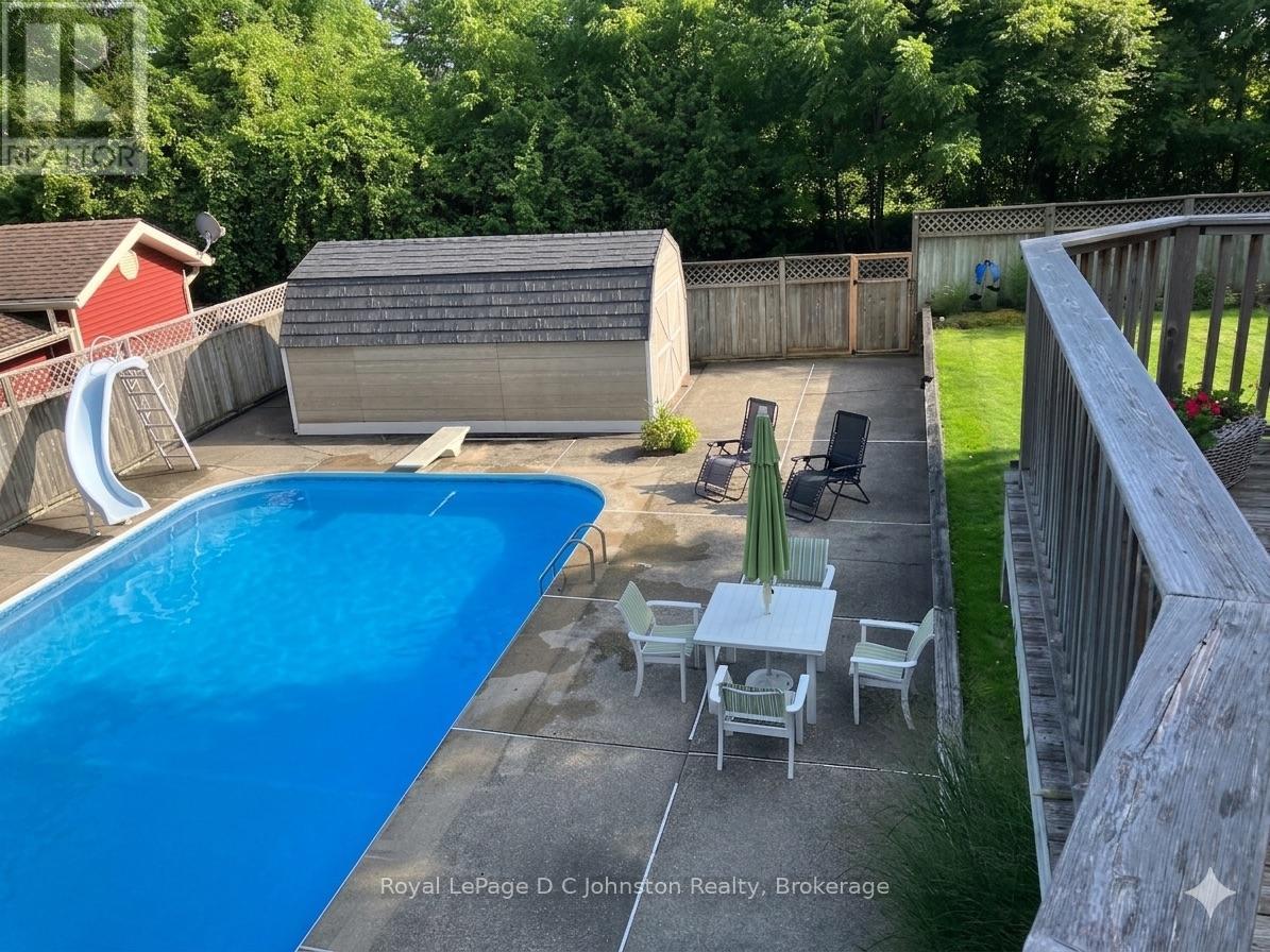 












343 MAPLE DRIVE

,
Saugeen Shores,




Ontario
N0H2C4

