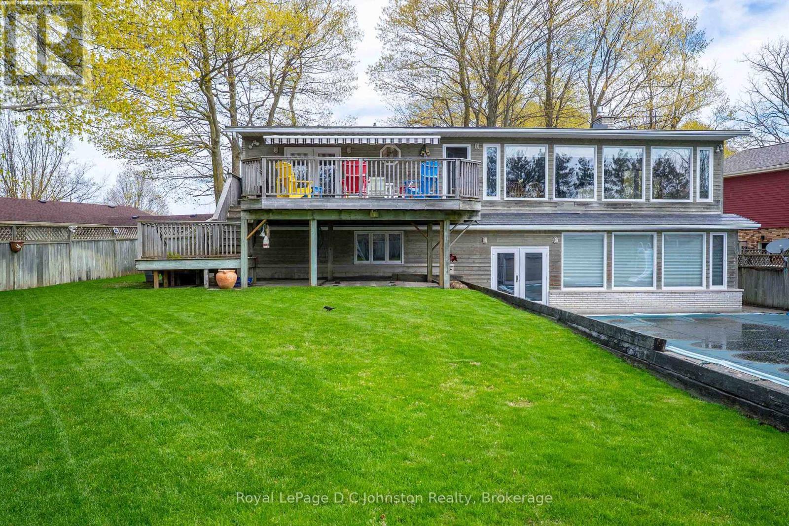 












343 MAPLE DRIVE

,
Saugeen Shores,




Ontario
N0H2C4

