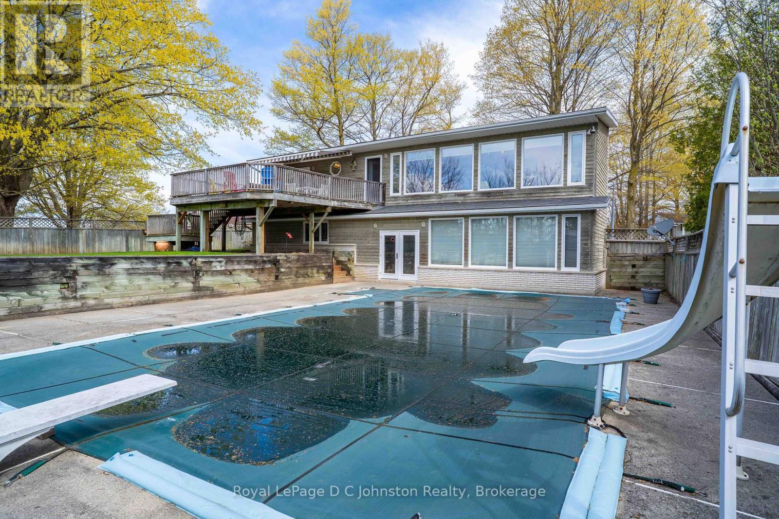 












343 MAPLE DRIVE

,
Saugeen Shores,




Ontario
N0H2C4

