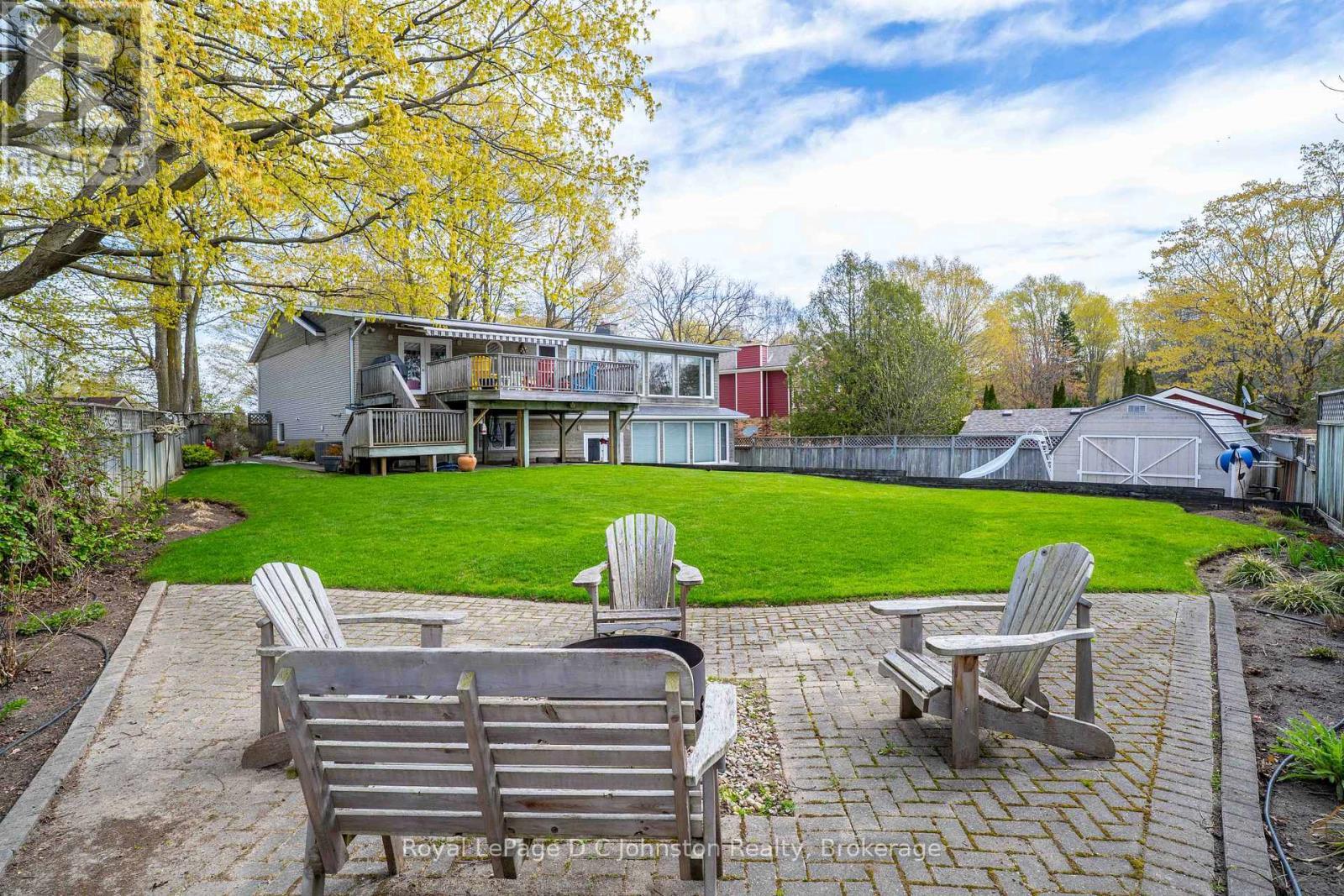












343 MAPLE DRIVE

,
Saugeen Shores,




Ontario
N0H2C4


