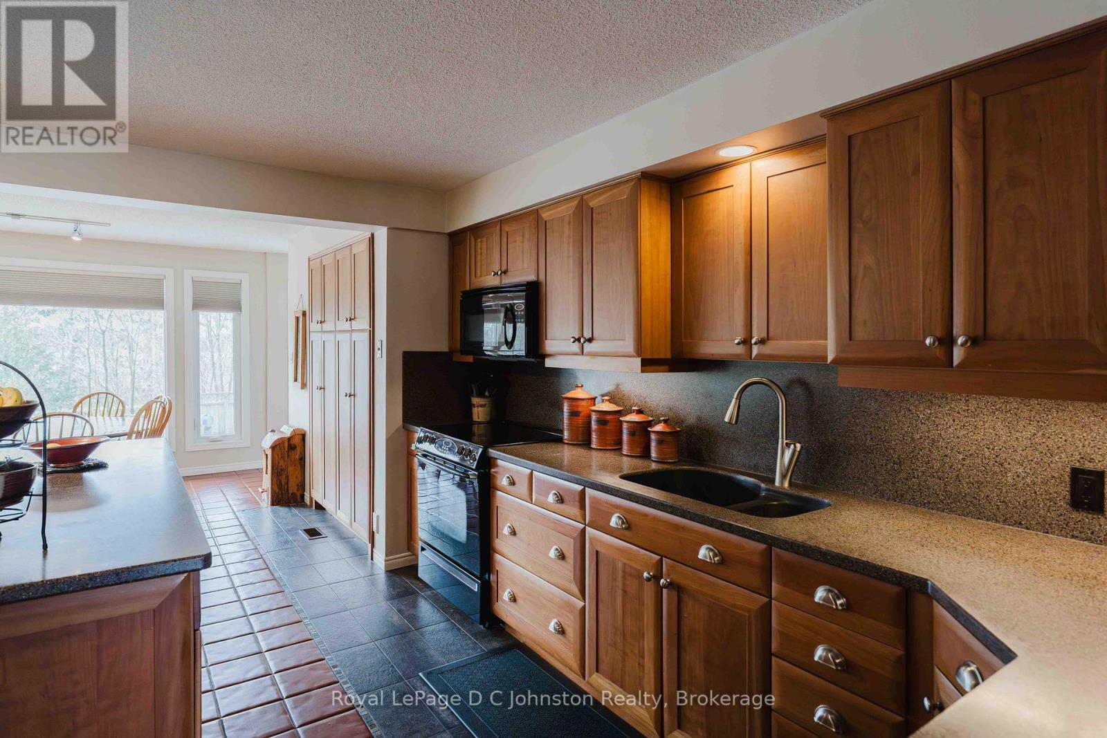 












343 MAPLE DRIVE

,
Saugeen Shores,




Ontario
N0H2C4

