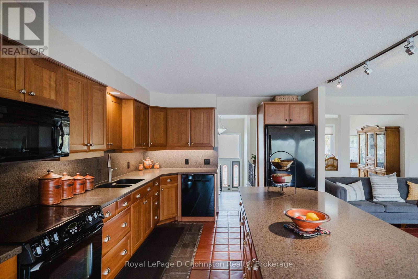 












343 MAPLE DRIVE

,
Saugeen Shores,




Ontario
N0H2C4

