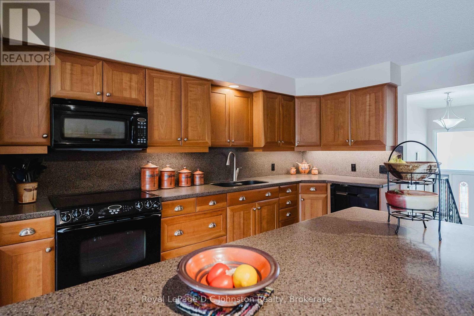 












343 MAPLE DRIVE

,
Saugeen Shores,




Ontario
N0H2C4

