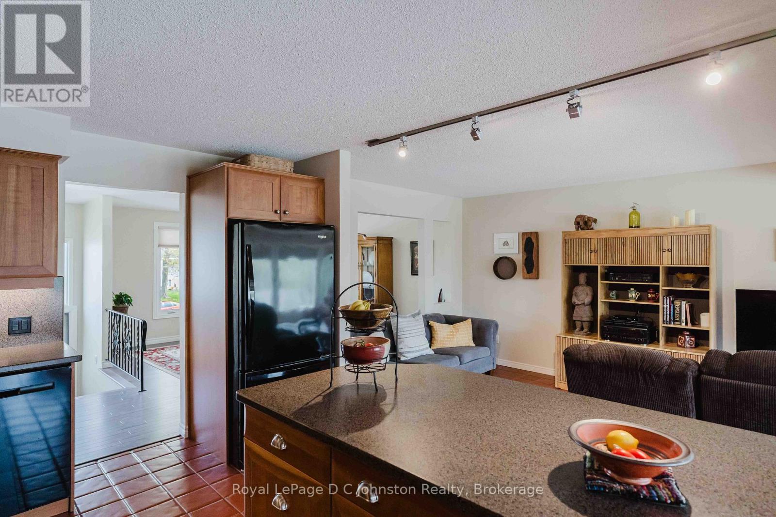 












343 MAPLE DRIVE

,
Saugeen Shores,




Ontario
N0H2C4

