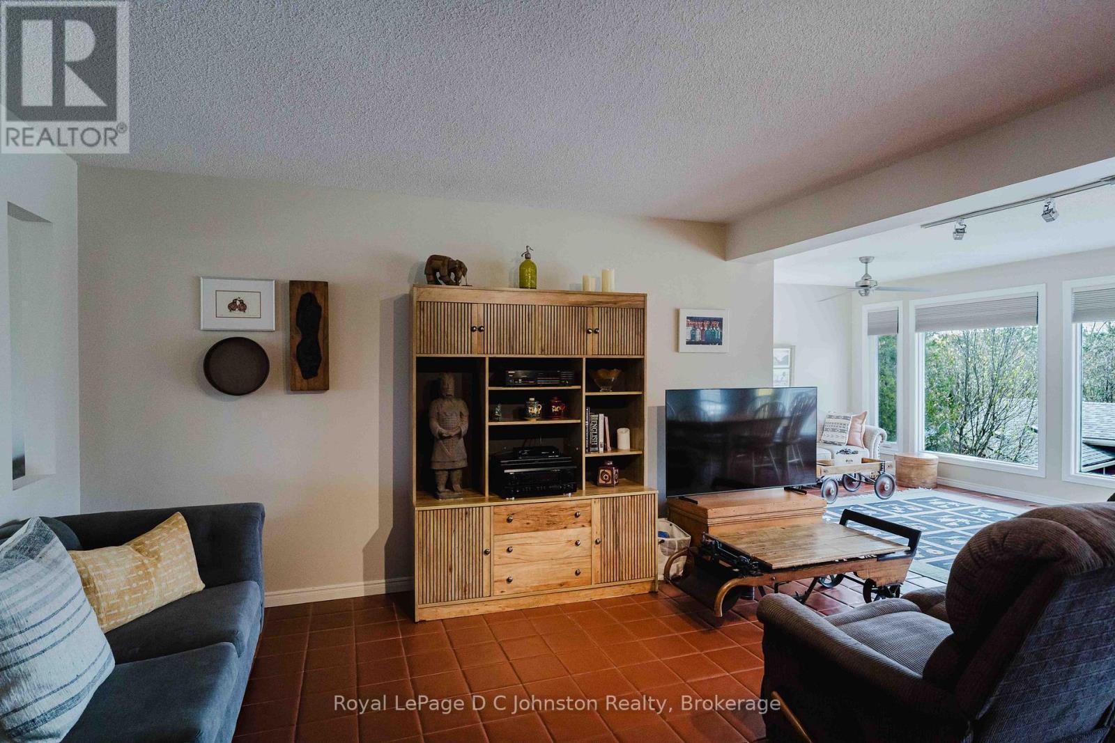 












343 MAPLE DRIVE

,
Saugeen Shores,




Ontario
N0H2C4

