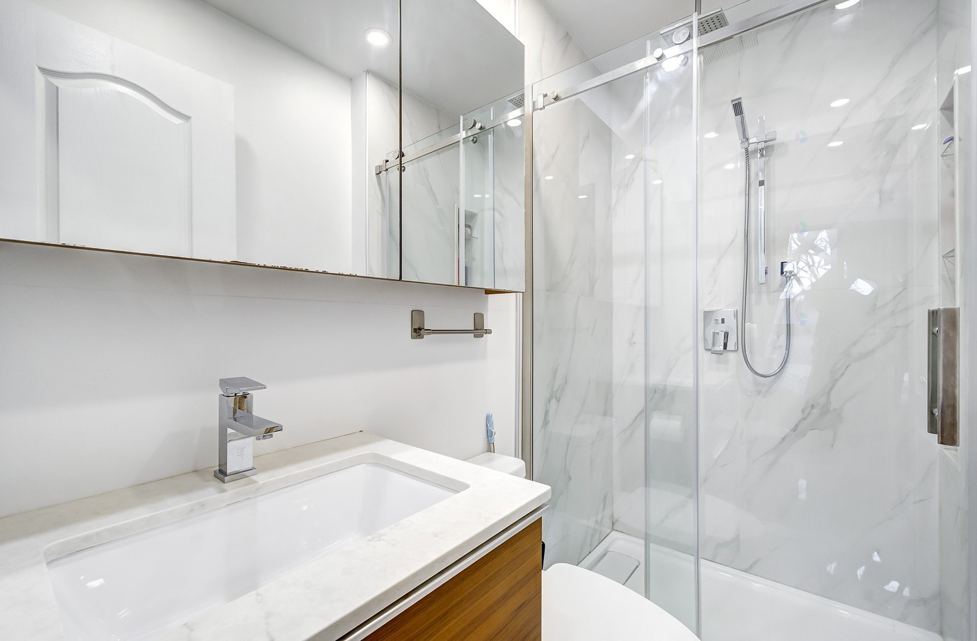









5670


Ch. Merrimac

,
Côte-Saint-Luc,




QC
H4W1S6

