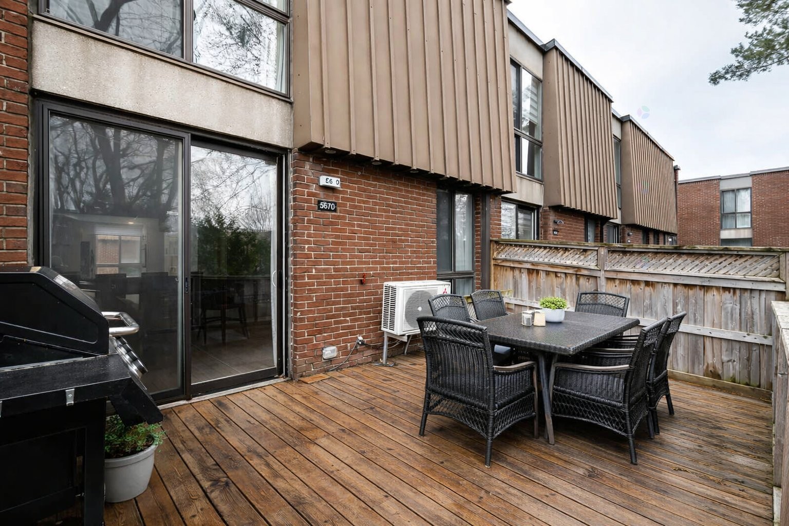 









5670


Ch. Merrimac

,
Côte-Saint-Luc,




QC
H4W1S6

