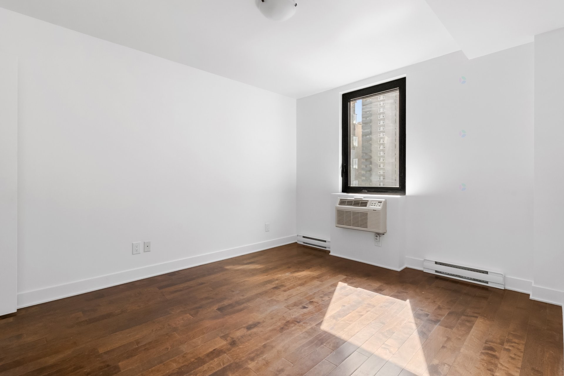 









1414


Rue Chomedey

, 754,
Montréal (Ville-Marie),




QC
H3H0A2

