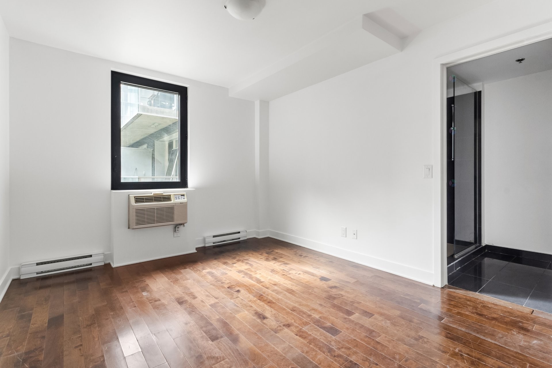 









1414


Rue Chomedey

, 754,
Montréal (Ville-Marie),




QC
H3H0A2

