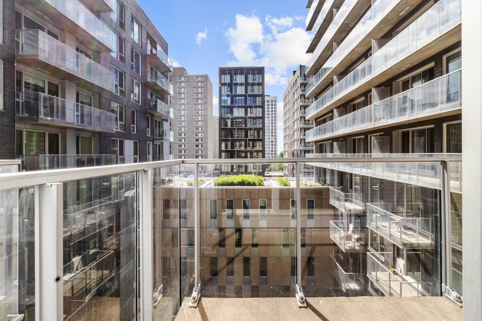 









1414


Rue Chomedey

, 754,
Montréal (Ville-Marie),




QC
H3H0A2

