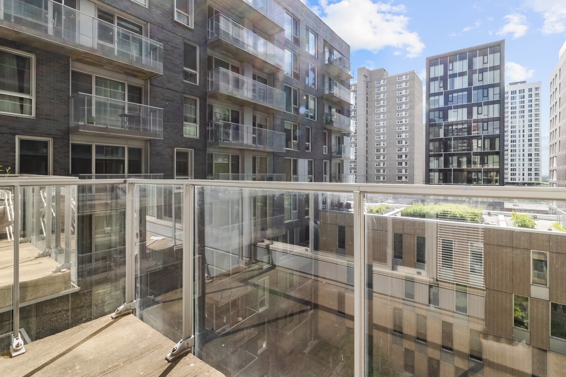 









1414


Rue Chomedey

, 754,
Montréal (Ville-Marie),




QC
H3H0A2

