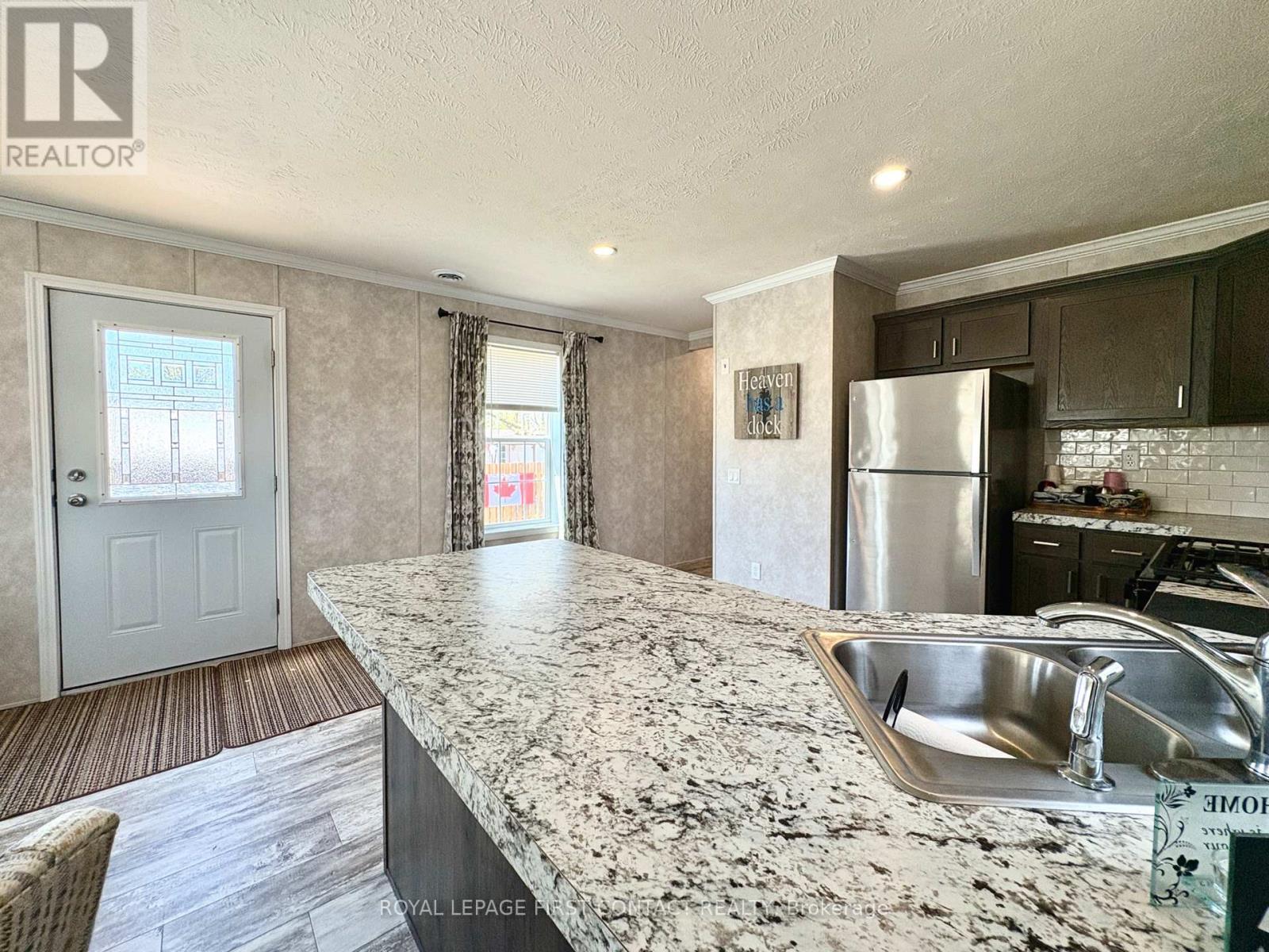 












40 SHAMROCK CRESCENT

,
Essa,




Ontario
L3W0A5

