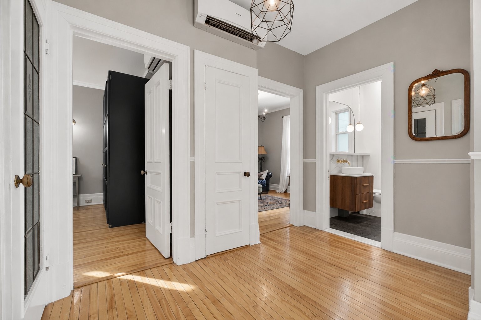 









345


Av. Westminster N.

,
Montréal-Ouest,




QC
H4X1Z8

