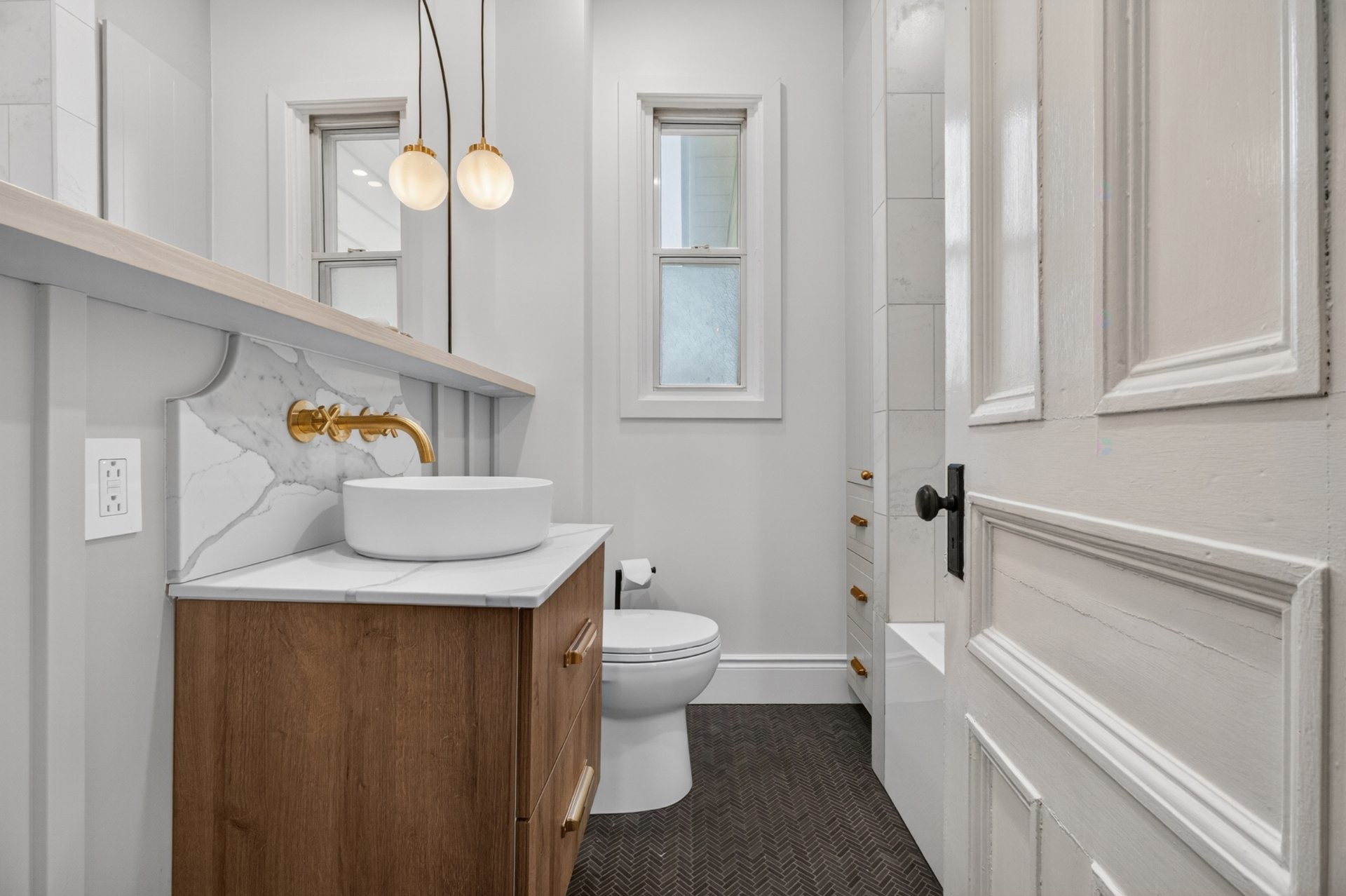









345


Av. Westminster N.

,
Montréal-Ouest,




QC
H4X1Z8

