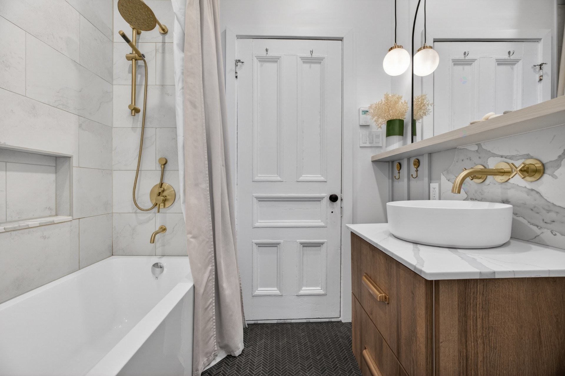 









345


Av. Westminster N.

,
Montréal-Ouest,




QC
H4X1Z8

