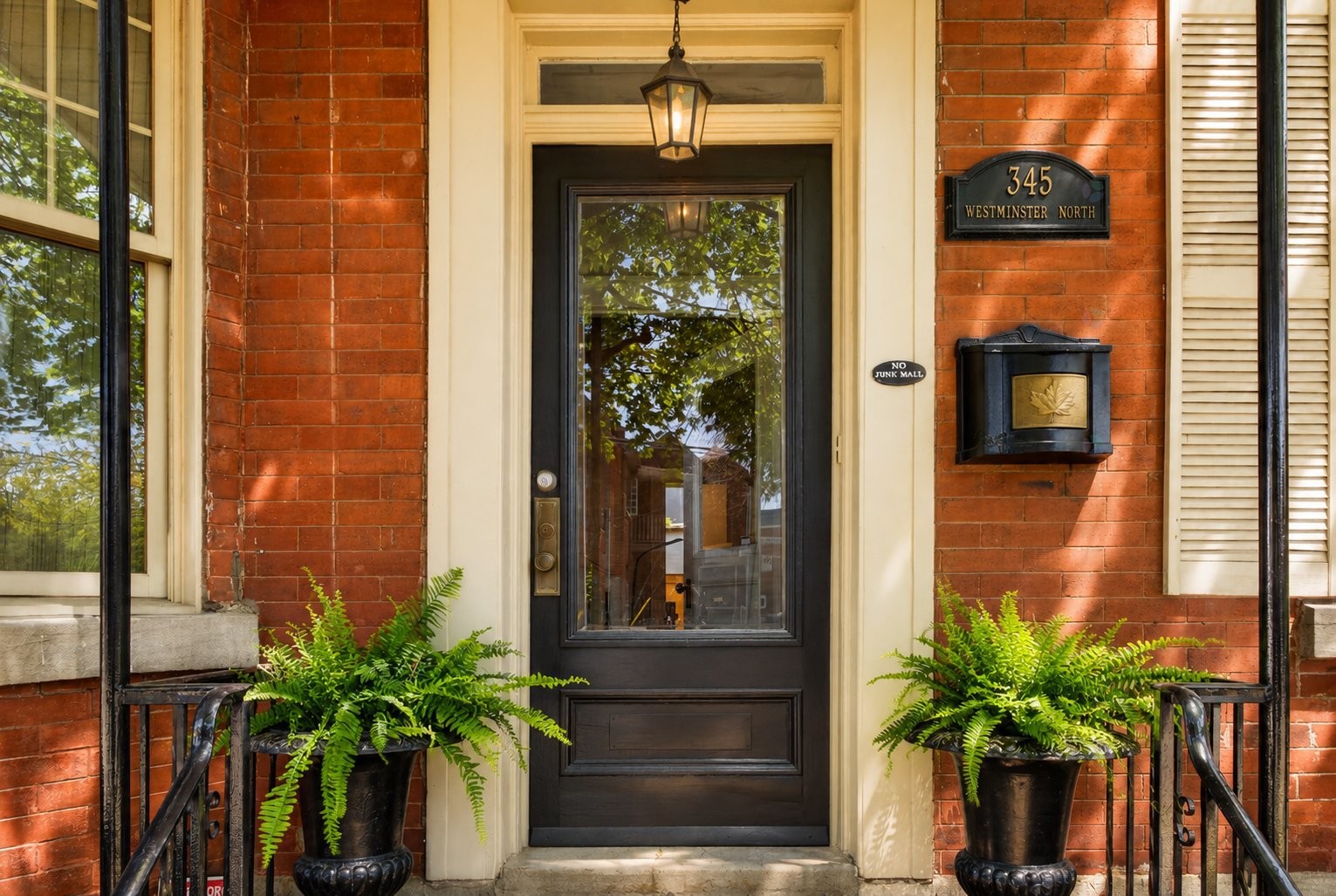 









345


Av. Westminster N.

,
Montréal-Ouest,




QC
H4X1Z8

