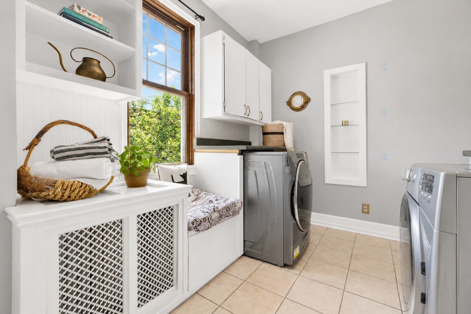 









345


Av. Westminster N.

,
Montréal-Ouest,




QC
H4X1Z8

