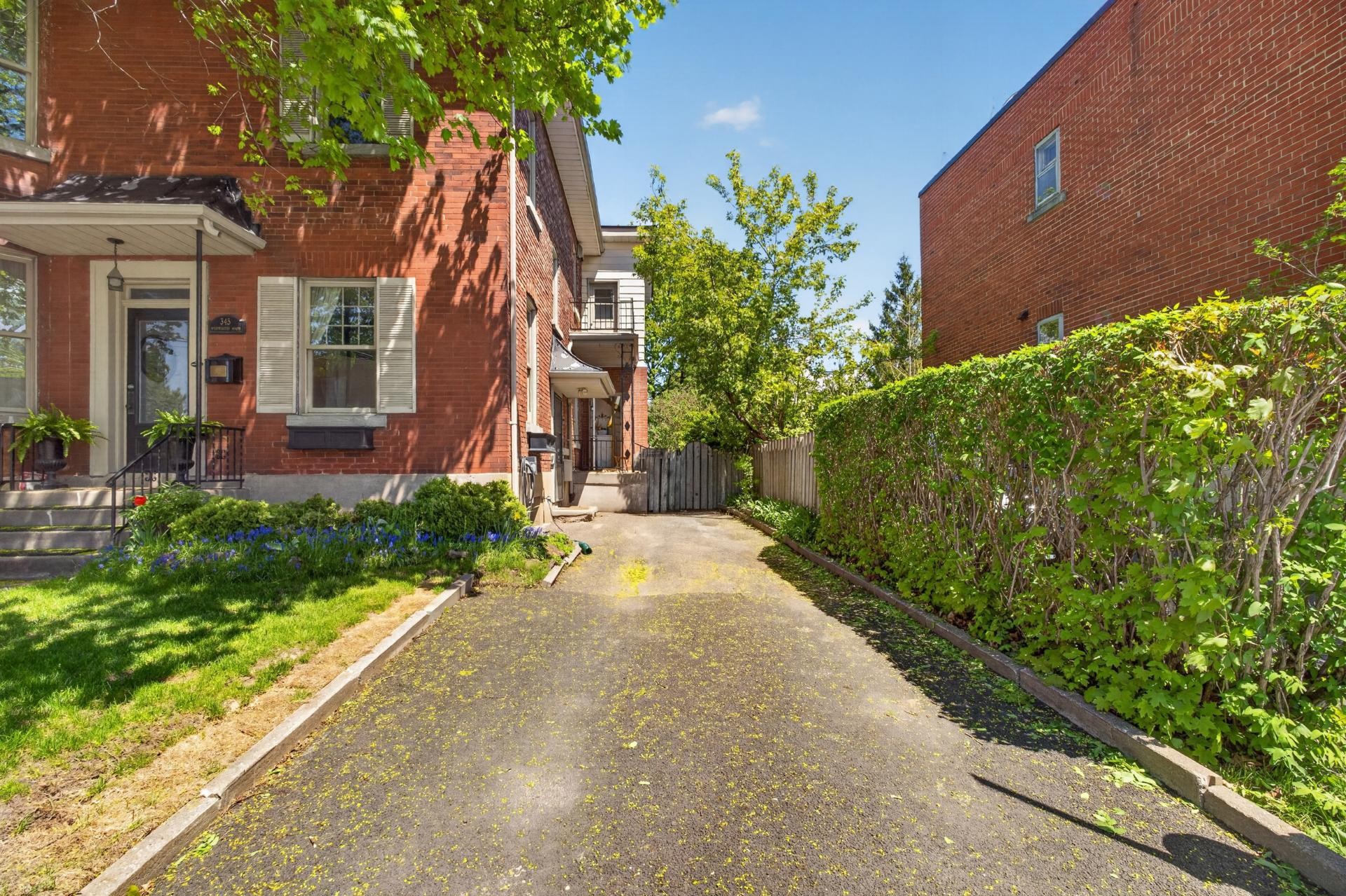 









345


Av. Westminster N.

,
Montréal-Ouest,




QC
H4X1Z8

