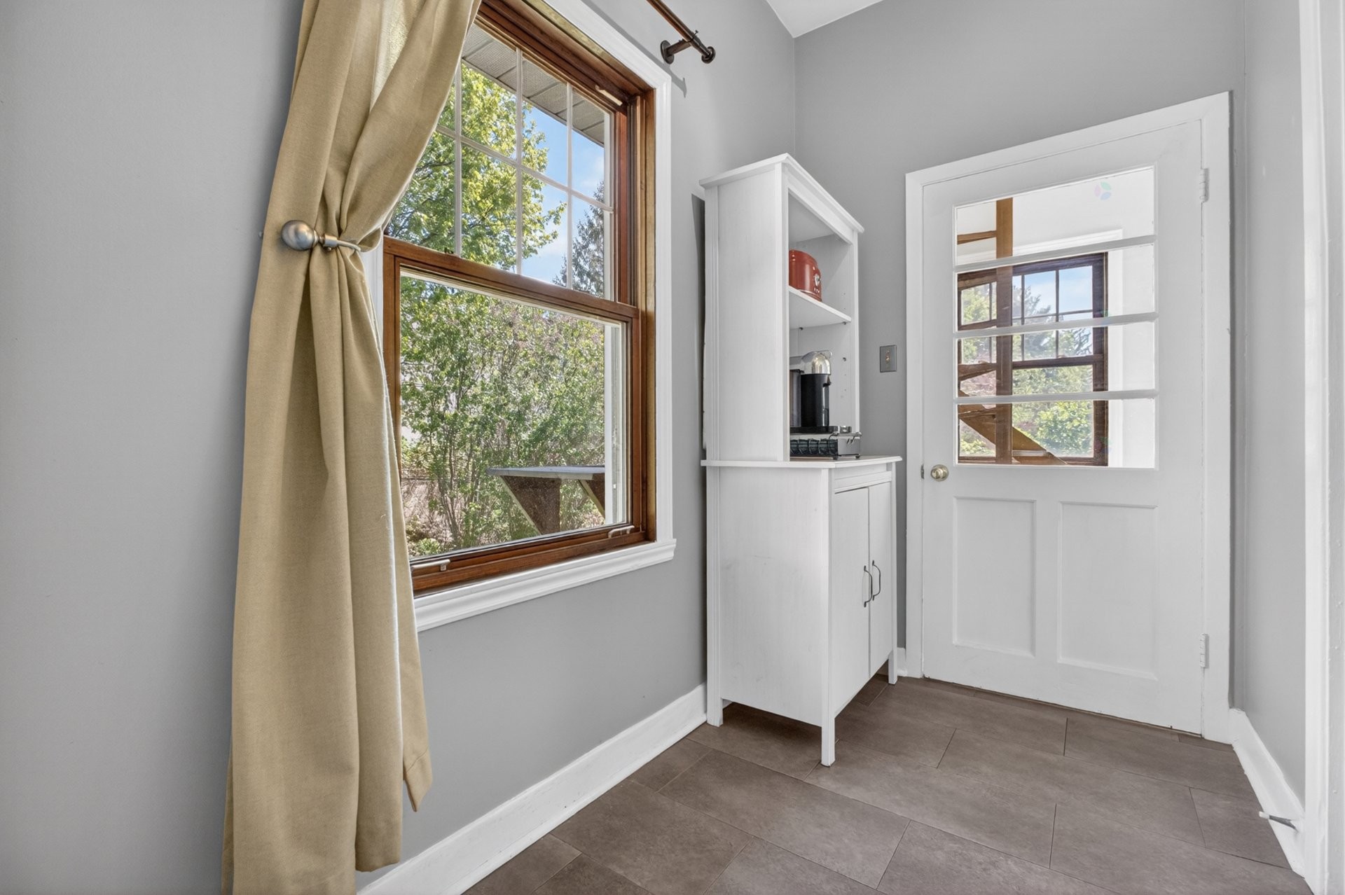 









345


Av. Westminster N.

,
Montréal-Ouest,




QC
H4X1Z8

