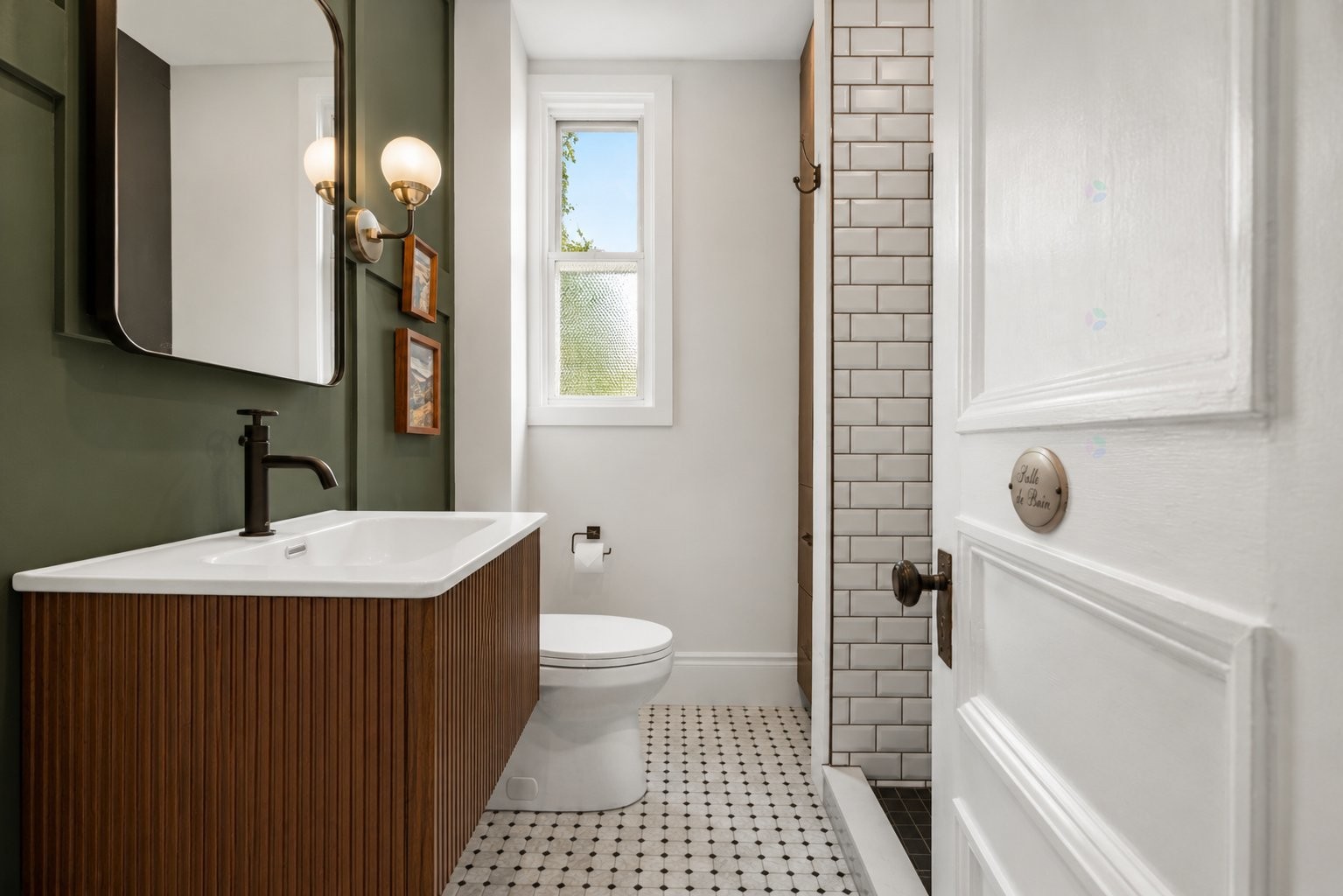 









345


Av. Westminster N.

,
Montréal-Ouest,




QC
H4X1Z8

