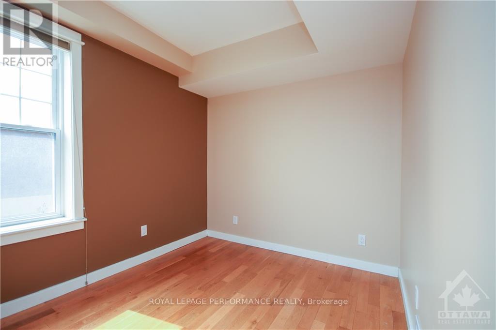 












2 - 736 COOPER STREET W

,
Ottawa,




Ontario
K1R5J6

