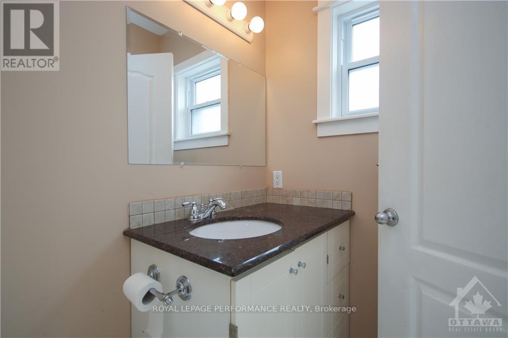 












2 - 736 COOPER STREET W

,
Ottawa,




Ontario
K1R5J6

