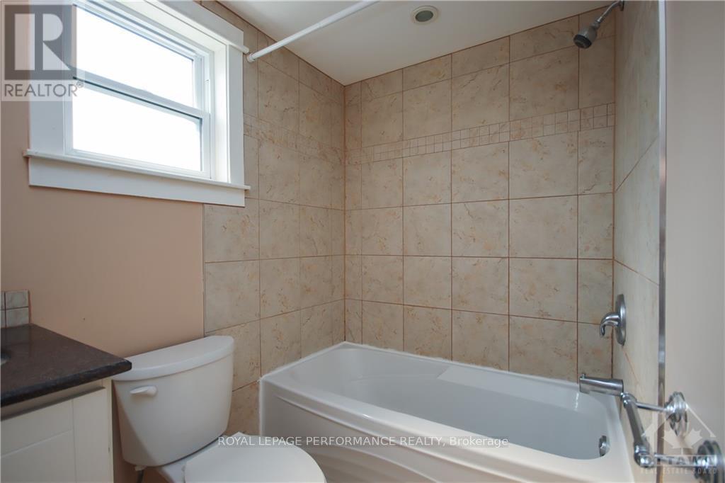 












2 - 736 COOPER STREET W

,
Ottawa,




Ontario
K1R5J6


