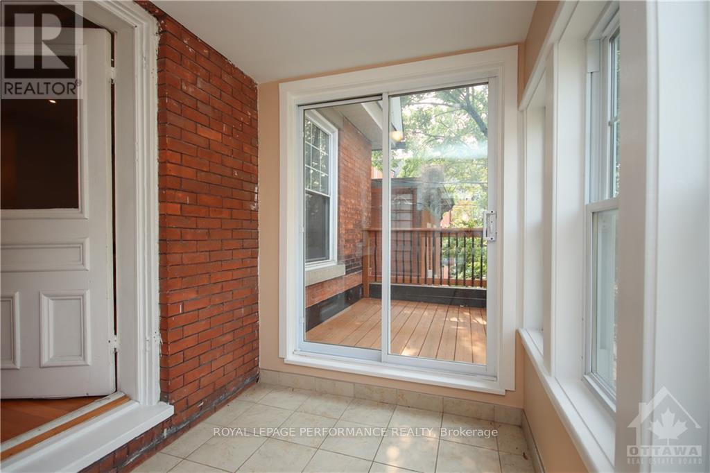 












2 - 736 COOPER STREET W

,
Ottawa,




Ontario
K1R5J6


