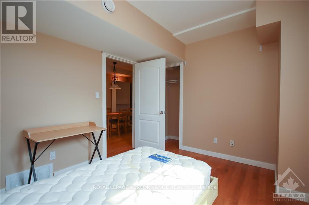 












2 - 736 COOPER STREET W

,
Ottawa,




Ontario
K1R5J6

