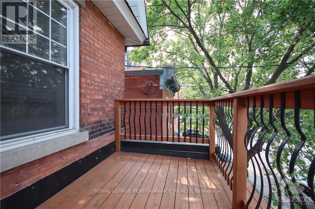 












2 - 736 COOPER STREET W

,
Ottawa,




Ontario
K1R5J6


