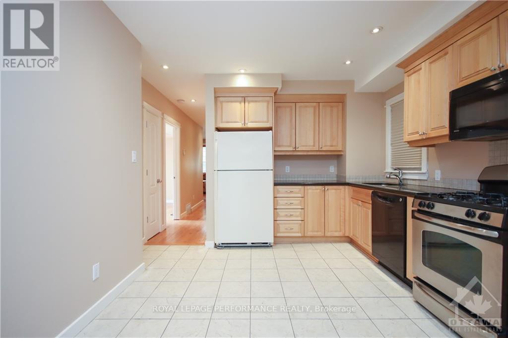 












2 - 736 COOPER STREET W

,
Ottawa,




Ontario
K1R5J6

